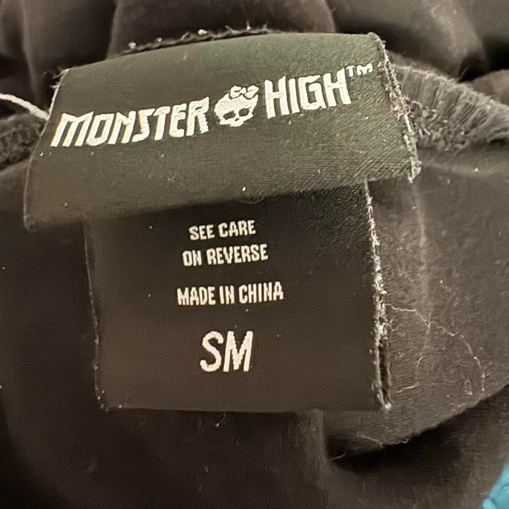 ❌SOLD❌ Monster High Y2K Black/Pink Lace-Up Top - Picture 4 of 4